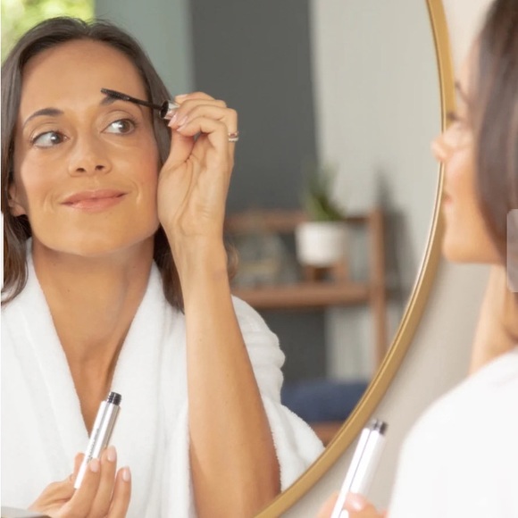 Beverly Hills MD Thick + Full Brow Enhancing Serum    New in Box - Picture 4 of 7